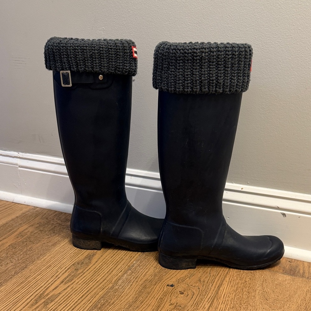Hunter Women's Navy Rain Boots with Gray Cuff - Picture 5 of 10
